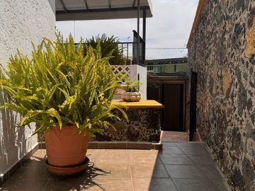 CASA EN VENTA ESCRITURADA EN TEPOZTLÁN, MORELOS, A 3 MINUTOS DE LA CASETA DE TEPOZTLÁN.