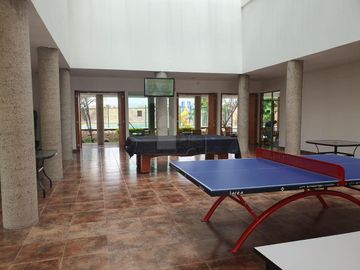 Casa en venta en zona Sur de León en Natura Residencial con jardín excedente!