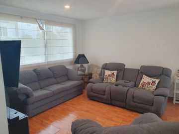 Casa en venta en zona Sur de León en Natura Residencial con jardín excedente!