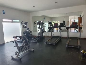 Casa en venta en zona Sur de León en Natura Residencial con jardín excedente!