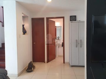Casa en venta en zona Sur de León en Natura Residencial con jardín excedente!