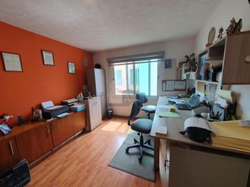 Casa en venta en zona Sur de León en Natura Residencial con jardín excedente!