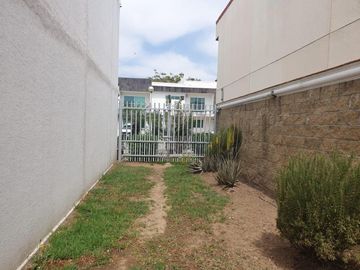 Casa en venta en zona Sur de León en Natura Residencial con jardín excedente!