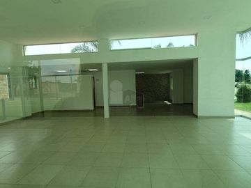 Casa en venta en zona Sur de León en Natura Residencial con jardín excedente!