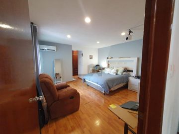 Casa en venta en zona Sur de León en Natura Residencial con jardín excedente!