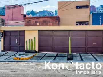 CASA EN VENTA EN LOMAS DE LAS ÁGUILAS