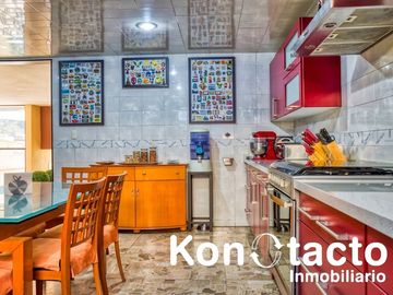 CASA EN VENTA EN LOMAS DE LAS ÁGUILAS