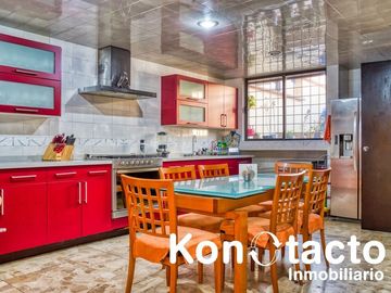 CASA EN VENTA EN LOMAS DE LAS ÁGUILAS