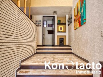 CASA EN VENTA EN LOMAS DE LAS ÁGUILAS