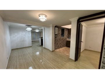 Casa remodelada de dos pisos en venta / permuta Barrio Samanes Palmira