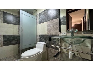 Casa remodelada de dos pisos en venta / permuta Barrio Samanes Palmira