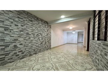 Casa remodelada de dos pisos en venta / permuta Barrio Samanes Palmira