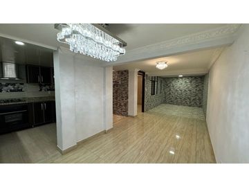 Casa remodelada de dos pisos en venta / permuta Barrio Samanes Palmira