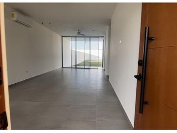 Casa en venta de 4 recamaras al norte de Merida con alberca privada