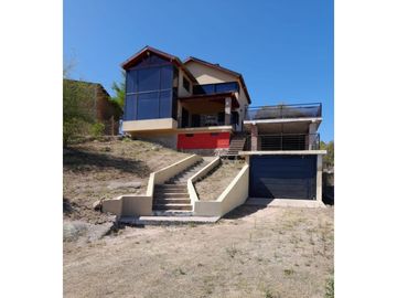 CASA EN ESTANCIA VIEJA, MUY AMPLIA. LA MEJOR VISTA!