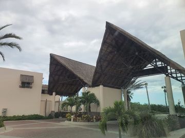 CASA DE PLAYA EN EXCLUSIVA PRIVADA PUNTA ESMERALDA GRAND, NUEVO ALTATA