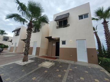 CASA DE PLAYA EN EXCLUSIVA PRIVADA PUNTA ESMERALDA GRAND, NUEVO ALTATA