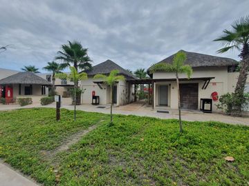 CASA DE PLAYA EN EXCLUSIVA PRIVADA PUNTA ESMERALDA GRAND, NUEVO ALTATA