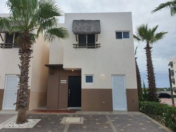 CASA DE PLAYA EN EXCLUSIVA PRIVADA PUNTA ESMERALDA GRAND, NUEVO ALTATA