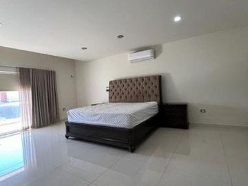 CASA EN VENTA EN LAS QUINTAS DE OPORTUNIDAD