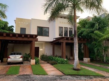 Linda Villa en Renta Yucatan Country Club  en Merida, Yucatan
