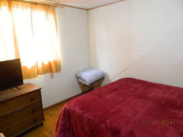 Amplia casa con 2 Deptos. de interior