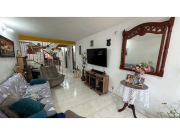 Casa de 2 pisos en venta permuta Barrio Hacienda Buenos Aires Palmira