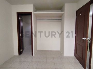 VENTA DE CASA URB. PARAISO DEL RIO 1, MUCHO LOTE A.Est