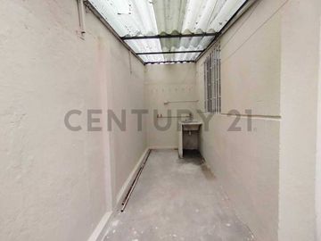 VENTA DE CASA URB. PARAISO DEL RIO 1, MUCHO LOTE A.Est
