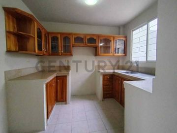VENTA DE CASA URB. PARAISO DEL RIO 1, MUCHO LOTE A.Est