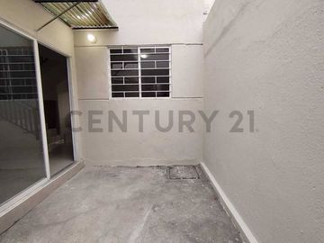 VENTA DE CASA URB. PARAISO DEL RIO 1, MUCHO LOTE A.Est