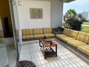 PRECIOSA CASA DE PLAYA EN VENTA CON VISTA AL MAR, LAS GAVIOTAS, ASIA