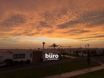 PRECIOSA CASA DE PLAYA EN VENTA CON VISTA AL MAR, LAS GAVIOTAS, ASIA