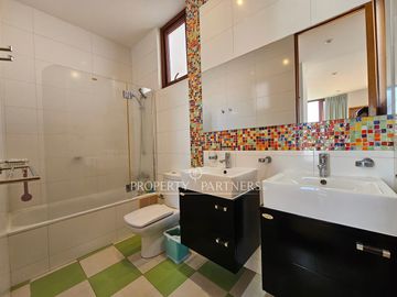 Exclusiva casa mediterránea con piscina y vista al mar – Jardines del Sur