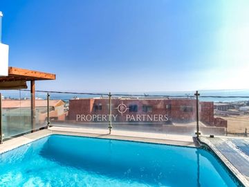 Exclusiva casa mediterránea con piscina y vista al mar – Jardines del Sur