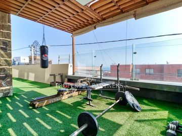 Exclusiva casa mediterránea con piscina y vista al mar – Jardines del Sur