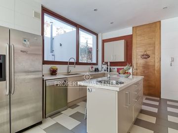 Exclusiva casa mediterránea con piscina y vista al mar – Jardines del Sur