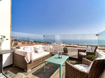 Exclusiva casa mediterránea con piscina y vista al mar – Jardines del Sur
