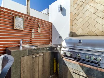 Exclusiva casa mediterránea con piscina y vista al mar – Jardines del Sur