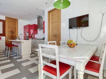 Exclusiva casa mediterránea con piscina y vista al mar – Jardines del Sur