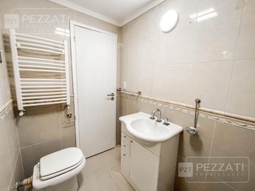 Casa en  venta en Parque Luro. Cuatro dormitorios. Jardin. Garage. Quicho