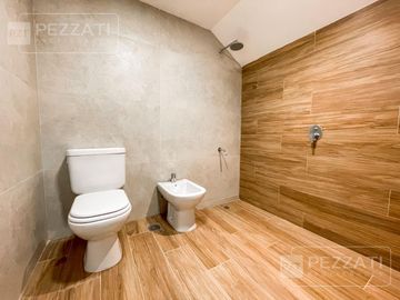 Casa en  venta en Parque Luro. Cuatro dormitorios. Jardin. Garage. Quicho