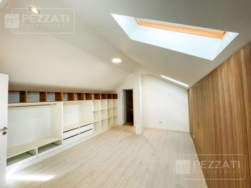 Casa en  venta en Parque Luro. Cuatro dormitorios. Jardin. Garage. Quicho