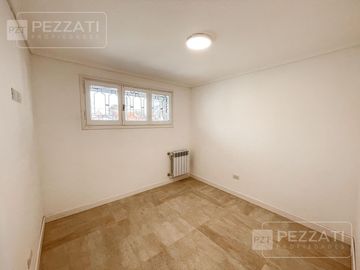 Casa en  venta en Parque Luro. Cuatro dormitorios. Jardin. Garage. Quicho
