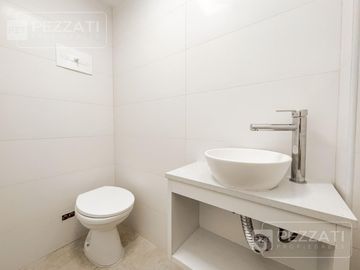 Casa en  venta en Parque Luro. Cuatro dormitorios. Jardin. Garage. Quicho