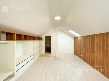 Casa en  venta en Parque Luro. Cuatro dormitorios. Jardin. Garage. Quicho