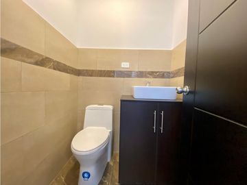 CASA VIP EN VENTA EN URBANIZACION POR LA ESPE DEL VALLE (CB)