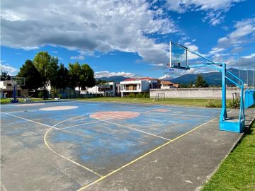 CASA VIP EN VENTA EN URBANIZACION POR LA ESPE DEL VALLE (CB)