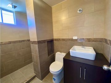 CASA VIP EN VENTA EN URBANIZACION POR LA ESPE DEL VALLE (CB)