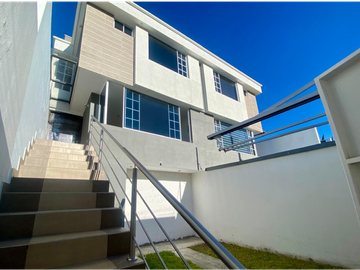 CASA VIP EN VENTA EN URBANIZACION POR LA ESPE DEL VALLE (CB)